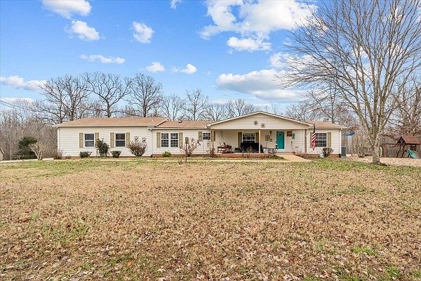 1st image of 305 Lucas Ridge Ln