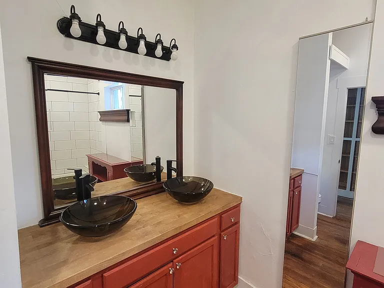 1311 S Person St — Photo 13