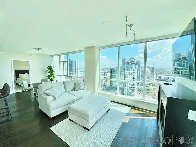 325 7th Ave #2102 — Photo 14