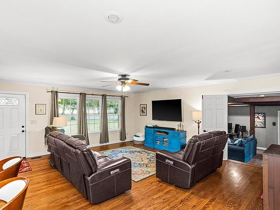 3rd image of 773 Brook Hollow Rd