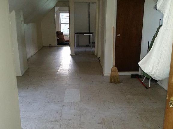 3rd image of 23 S Munn Ave APT 3