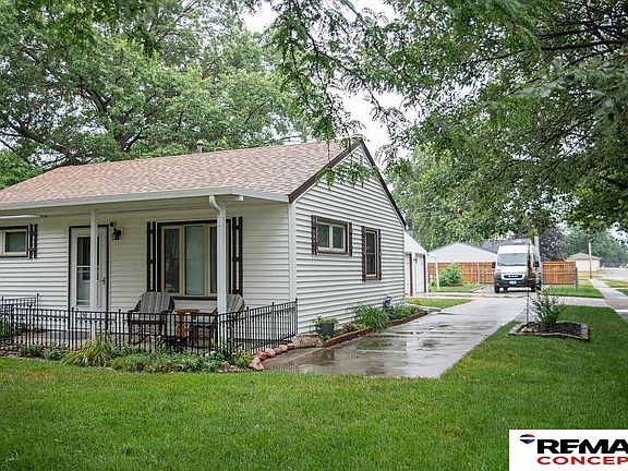 3rd image of 3901 Saint Paul Ave
