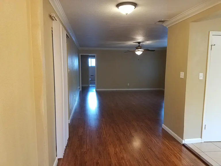 314 W Pearl Ave — Photo 6