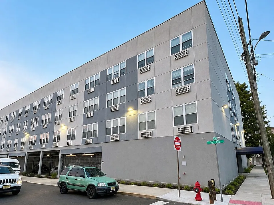 169 16th Ave #2