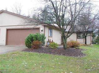 9998 Blossom Ln, Twinsburg, OH 44087