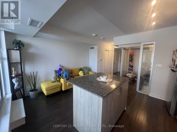 20 Meadowglen Pl #228, Toronto, ON M1G 0A9