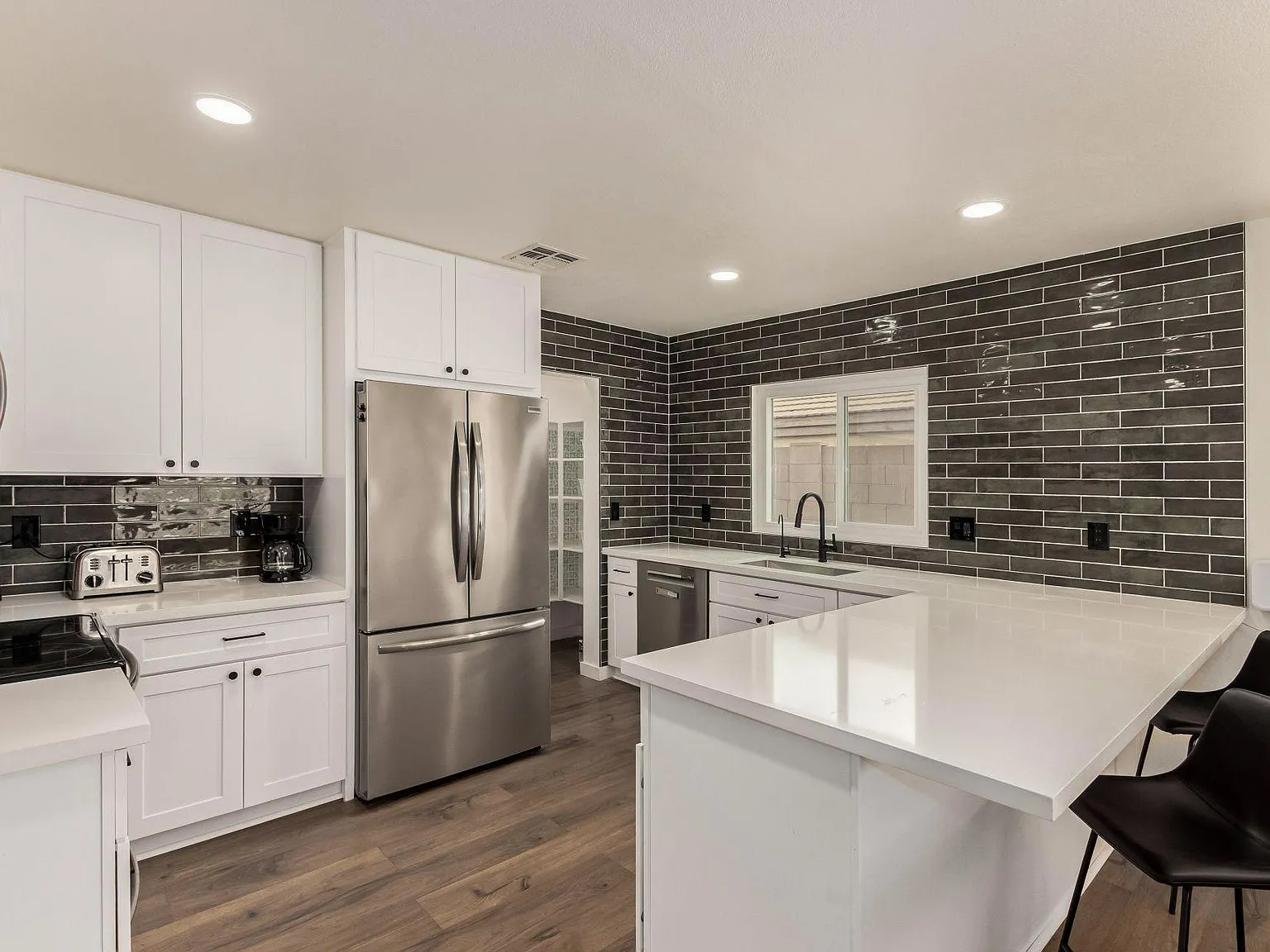 4 bed, 3.0 bath, 2179 sqft, $845 — Photo 4