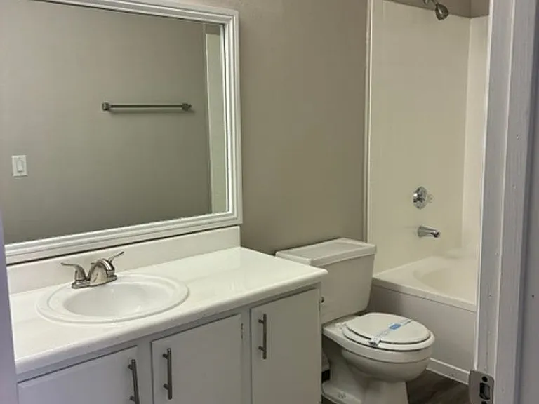 Mandalay Bay Apartments — Photo 47