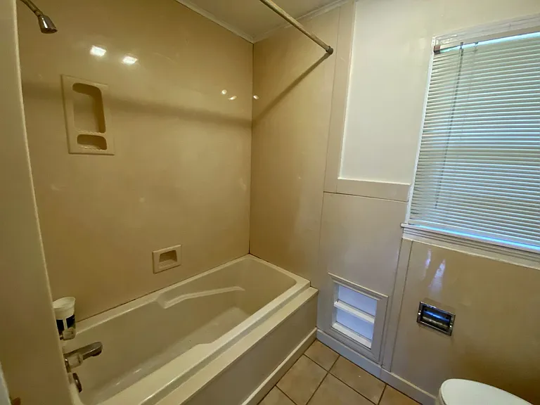 135 W Oak Ln — Photo 11