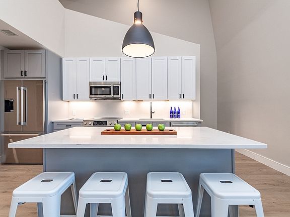 4th image of 4 Franklin St #401