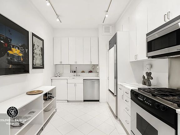 2nd image of 32 E 64th St #3NE