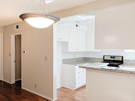 4th image of 290 S Oakland Ave APT 10