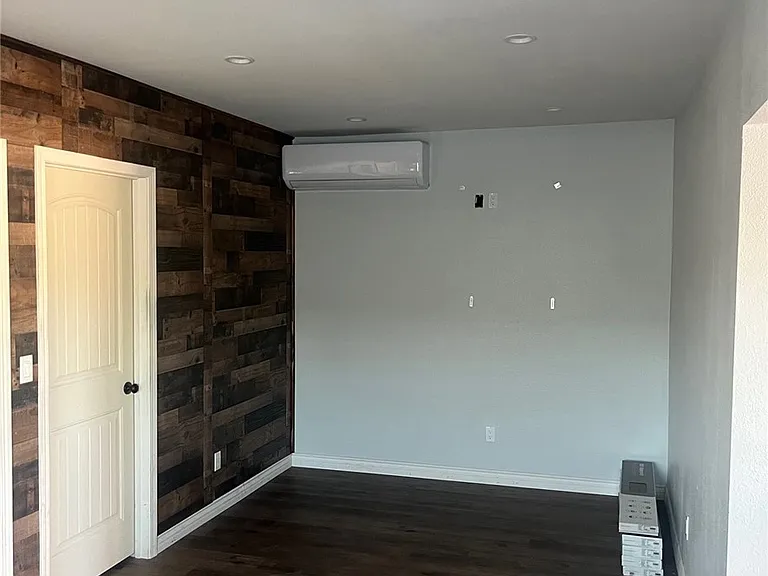 7239 Sterling Ave — Photo 5