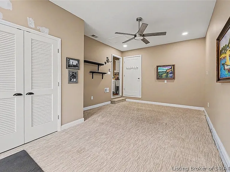 2225 E Spring St — Photo 27