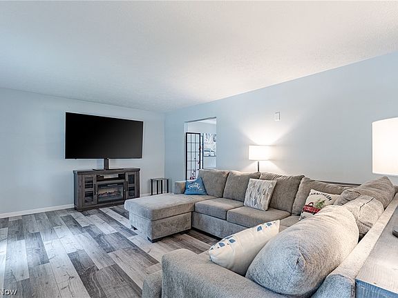 3rd image of 1969 Willowdale Dr