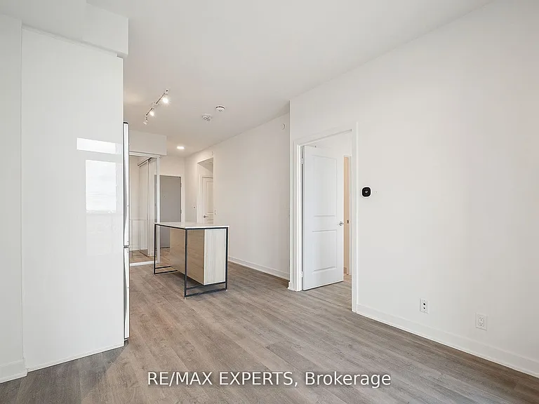 50 Upper Mall Way #B1504 — Photo 26