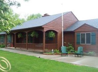 1400 Hemingway Rd, Lake Orion, MI 48360