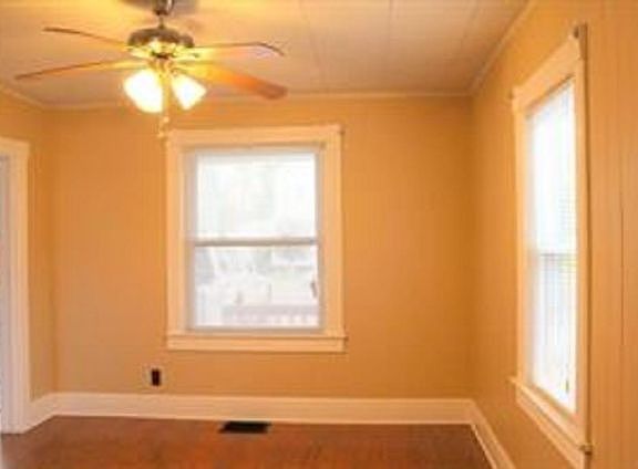 4th image of 70 Borden Ave
