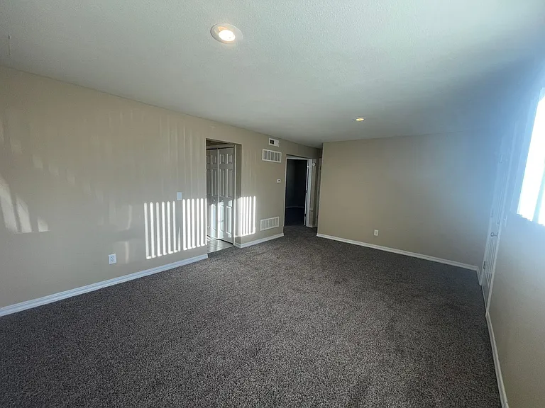 2BD Garden-Level Home | Off-Street Parking — Photo 7