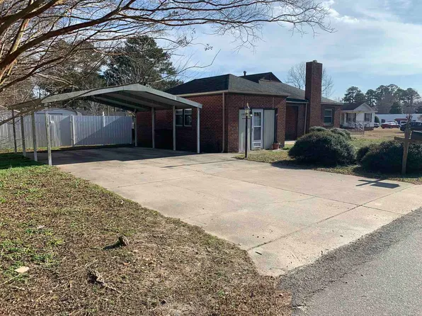 103 1st St, Erwin, NC 28339