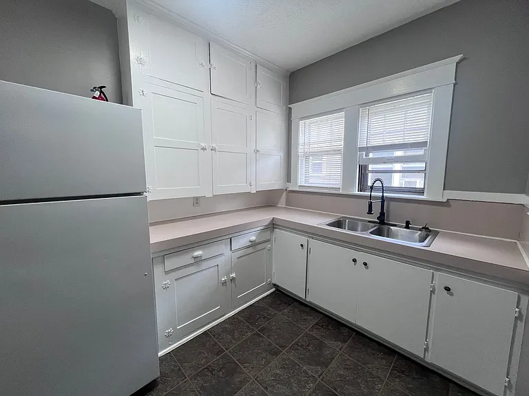 317 Pine Ave NW — Photo 7