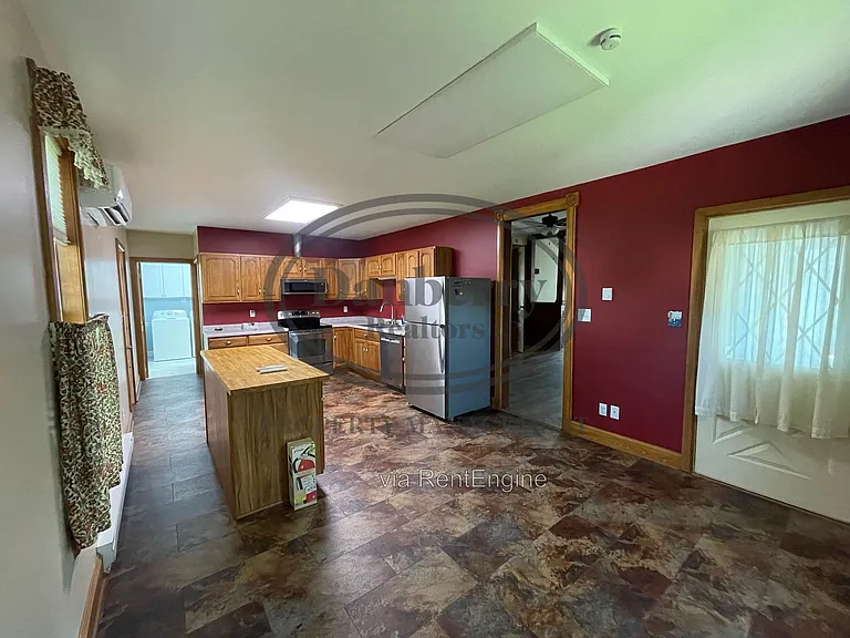 109 S Main St — Photo 4