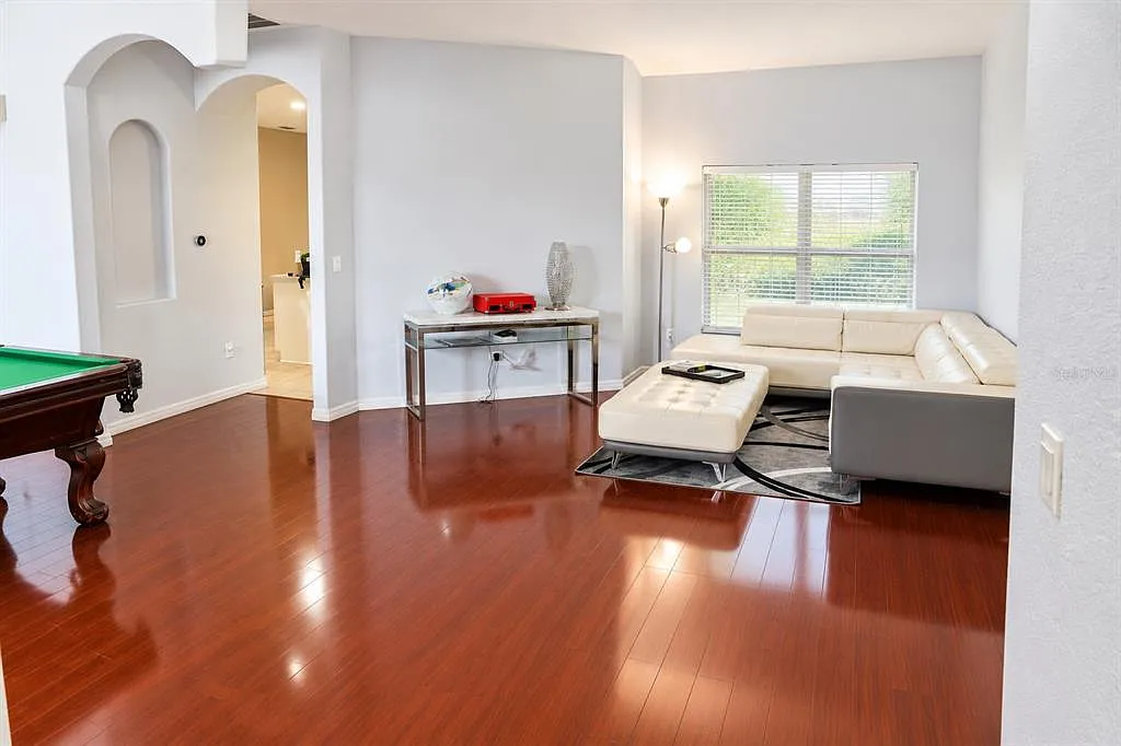 3 bed, 2.0 bath, 2351 sqft, $2,700 — Photo 4