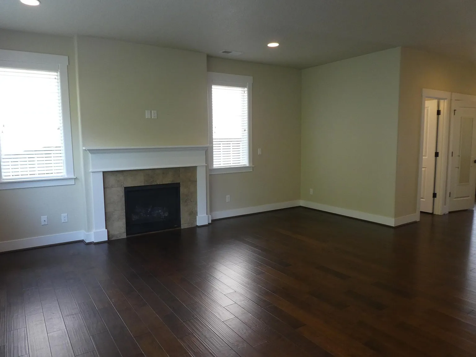 3 bed, 2.5 bath, 1924 sqft, $2,950 — Photo 3