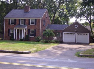 820 Dickinson St, Springfield, MA 01108