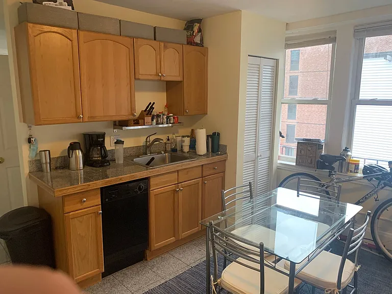 221 Hanover St #34 — Photo 5