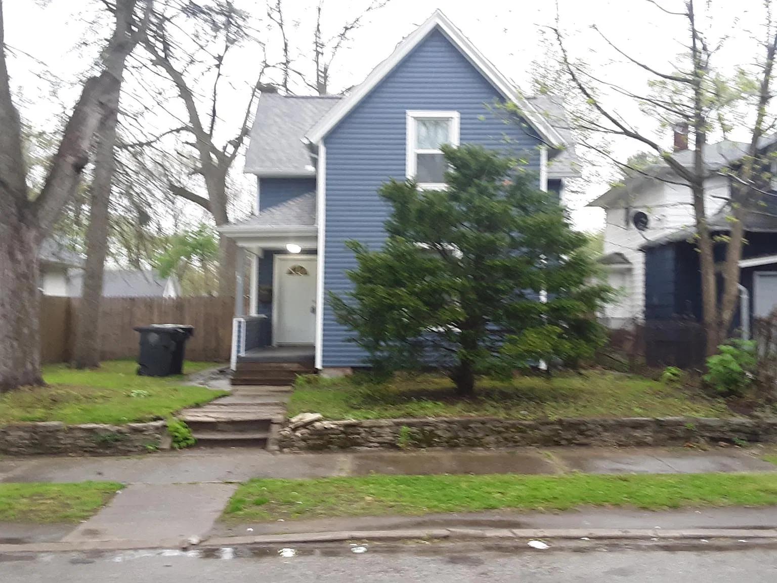 3 bed, 1.5 bath, 1200 sqft, $1,200 — Photo 1