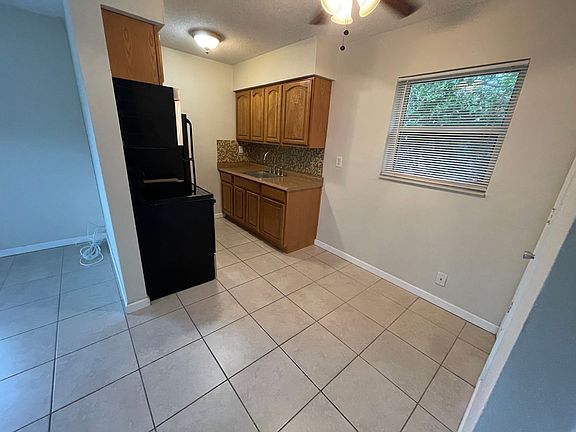 4th image of 1521 SE 23rd Ave #3