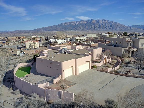 2nd image of 3118 Campeche Rd NE