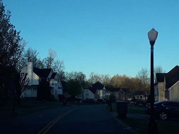 4th image of 304 Holly Ln