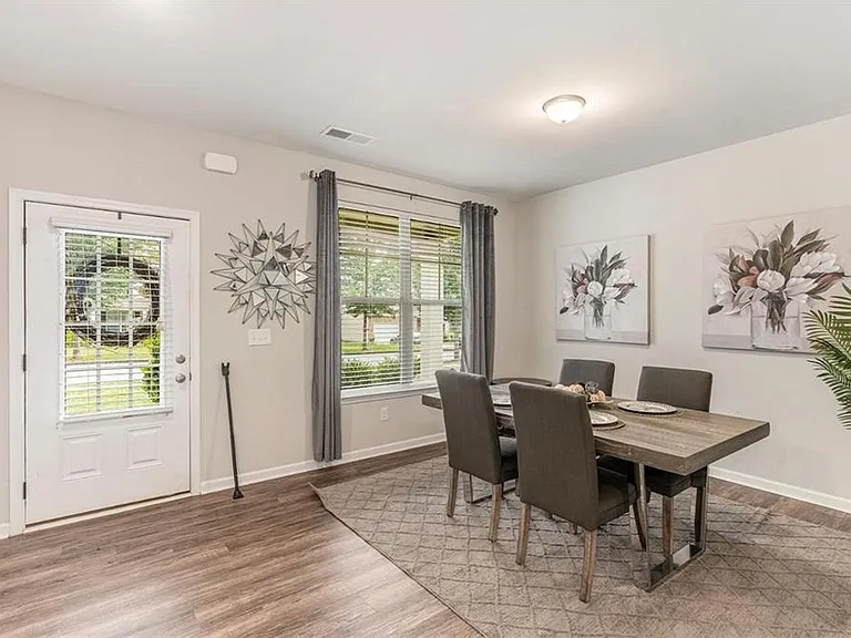 Lexington Place Dr — Photo 3