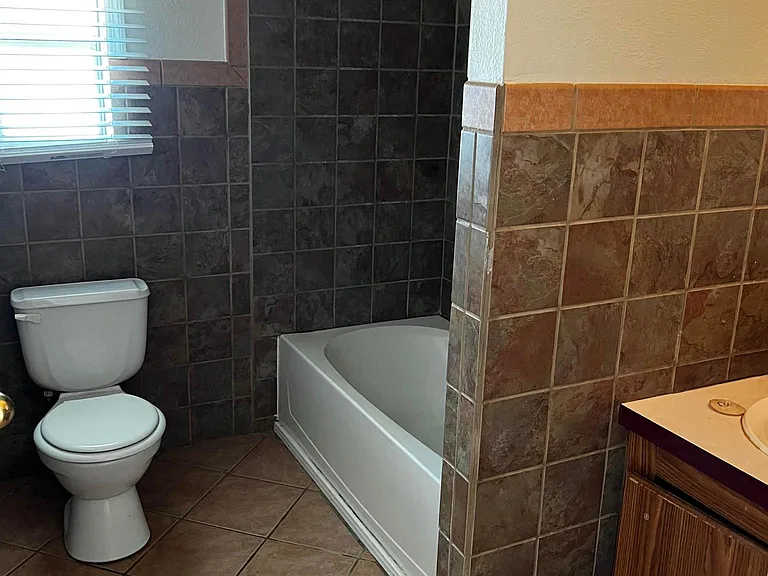 6631 Old Orchard Ave — Photo 14