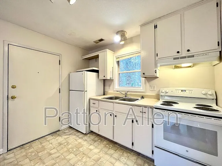 109 Citadel Dr #210 — Photo 4