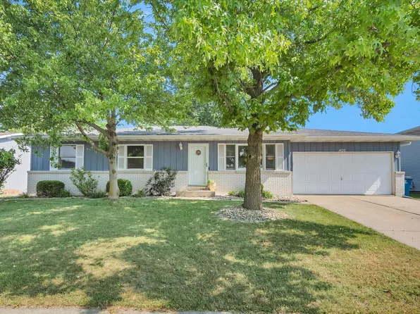 1422 W 97th Pl, Crown Point, IN 46307