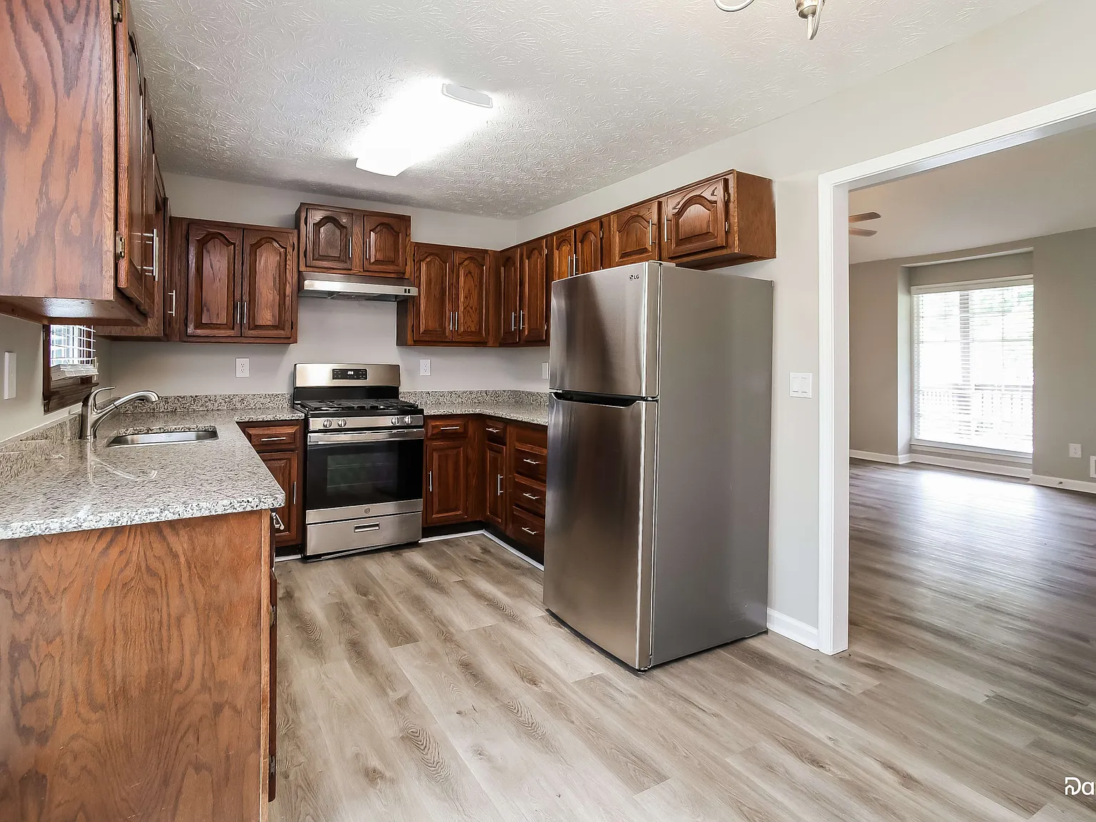 3 bed, 2.0 bath, 1657 sqft, $1,795 — Photo 3