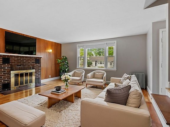 4th image of 12 Becky Ave
