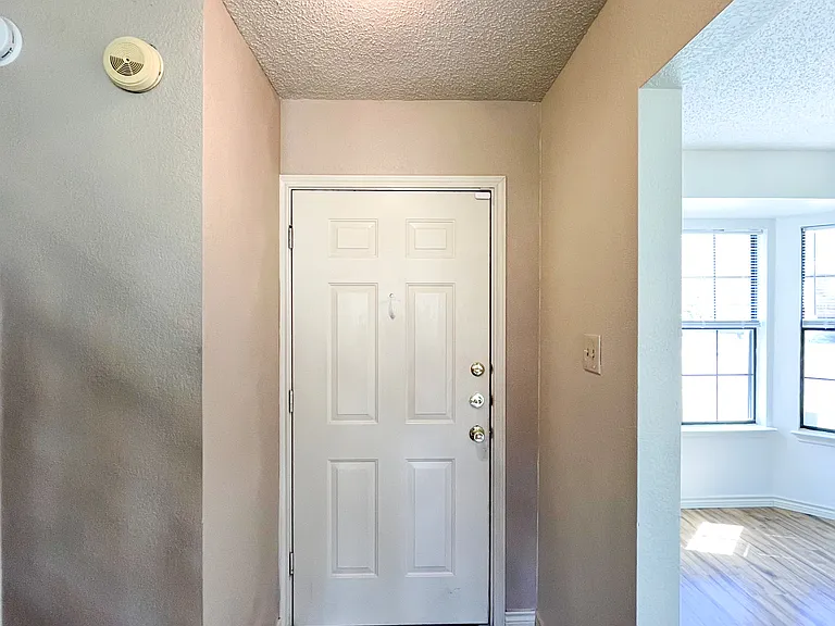 2512 Schulze Dr — Photo 3