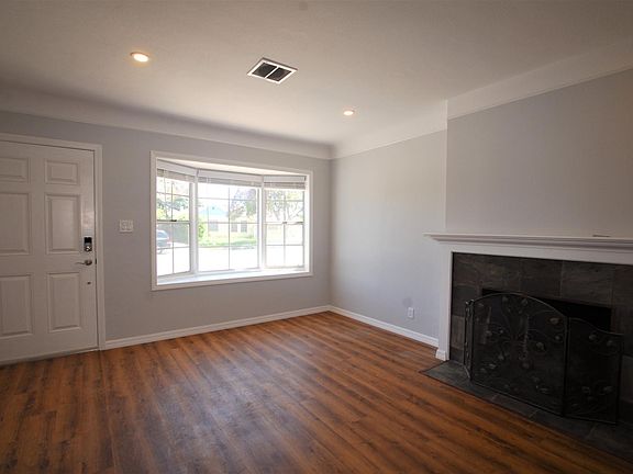 4th image of 2433 Ashland Ave