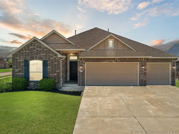 216 S 50th St, Broken Arrow, OK 74014