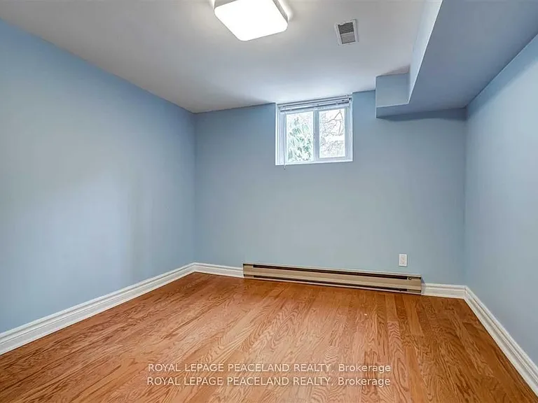 50 Manor Rd E — Photo 12