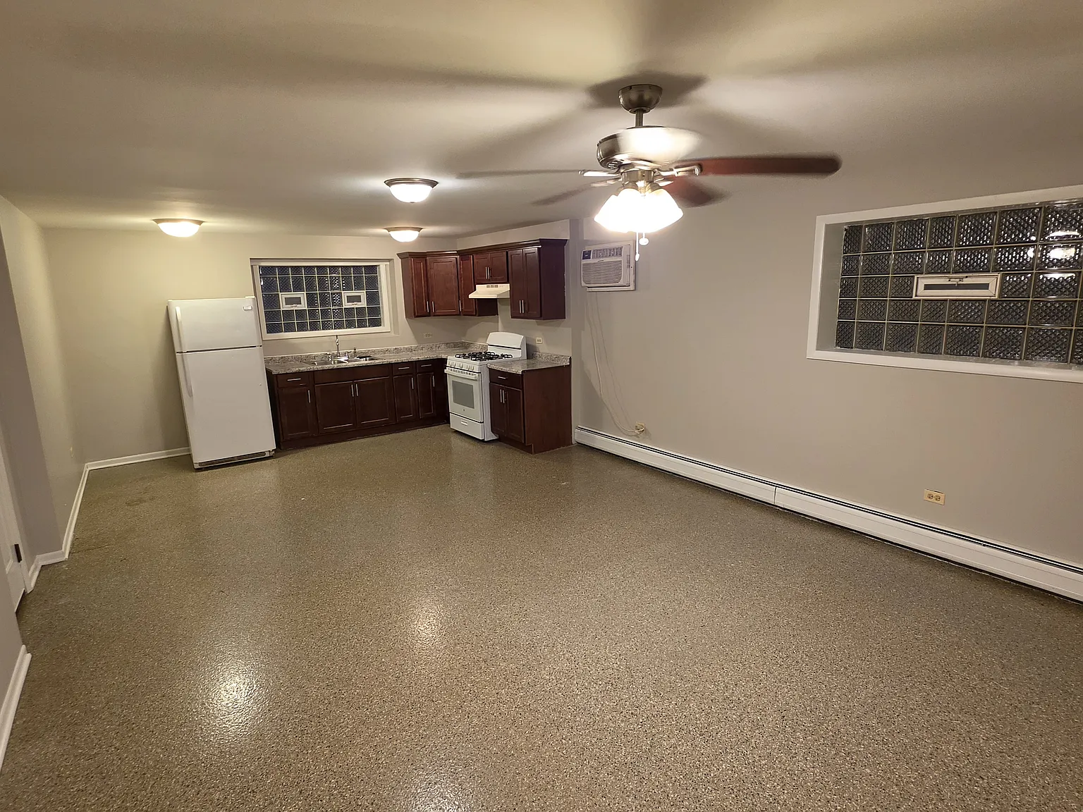 2 bed, 850 sqft, $1,375 — Photo 3