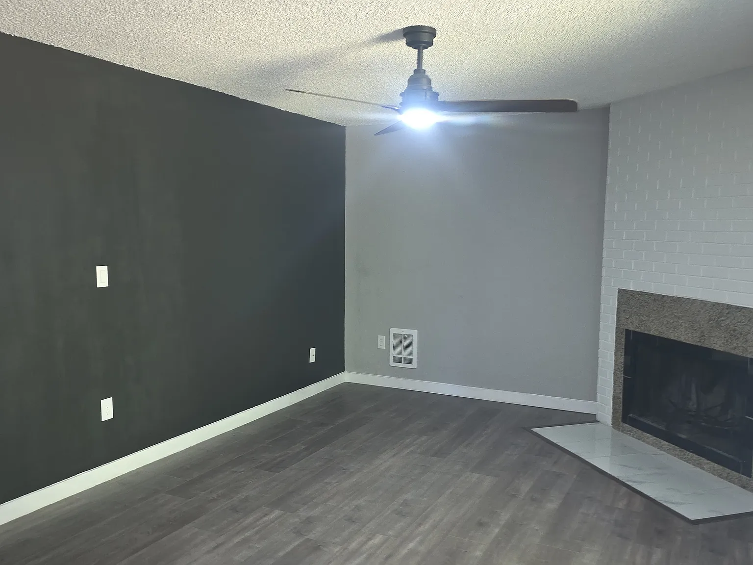 3 bed, 981 sqft, $2,400 — Photo 3