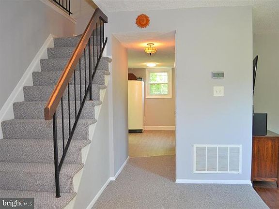 2nd image of 220 E Juniper Ave
