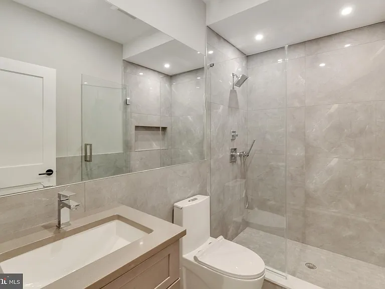 752 S 16th St #1B — Photo 33