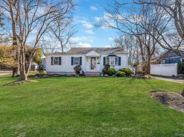 47 Thorburn Avenue, Patchogue, NY 11772