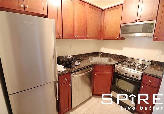 2nd image of 331 W 76th St APT 3A